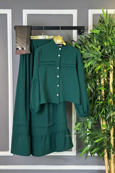 Düğmeli Fırfırlı Etekli Takım Zümrüt