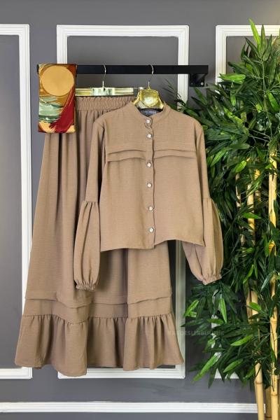 Düğmeli Fırfırlı Etekli Takım Vizon