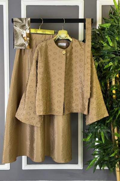 Gold Düğme Detaylı Etekli Takım Vizon