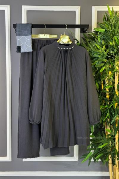 Yaka Taşlı Pileli İkili Takım Gri