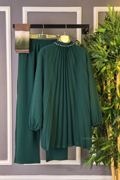 Yaka Taşlı Pileli İkili Takım Zümrüt